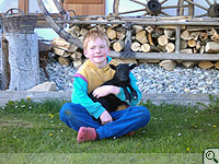 Kind mit Schaf